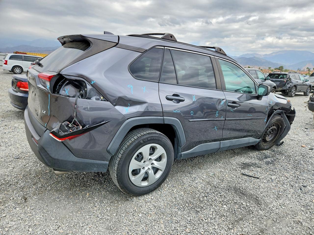 2021 TOYOTA RAV4 LE photo 5