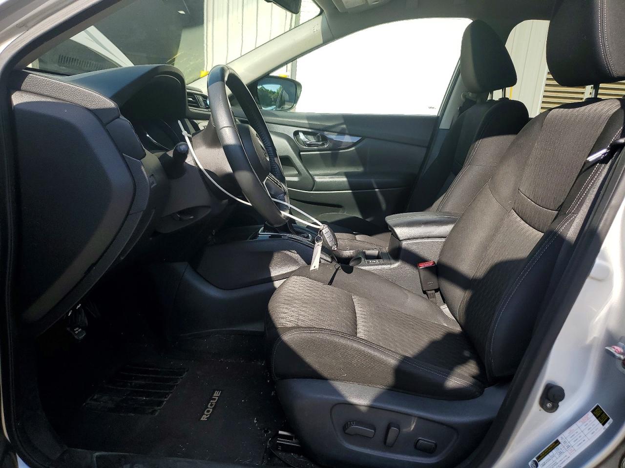 2017 NISSAN ROGUE SV photo 13
