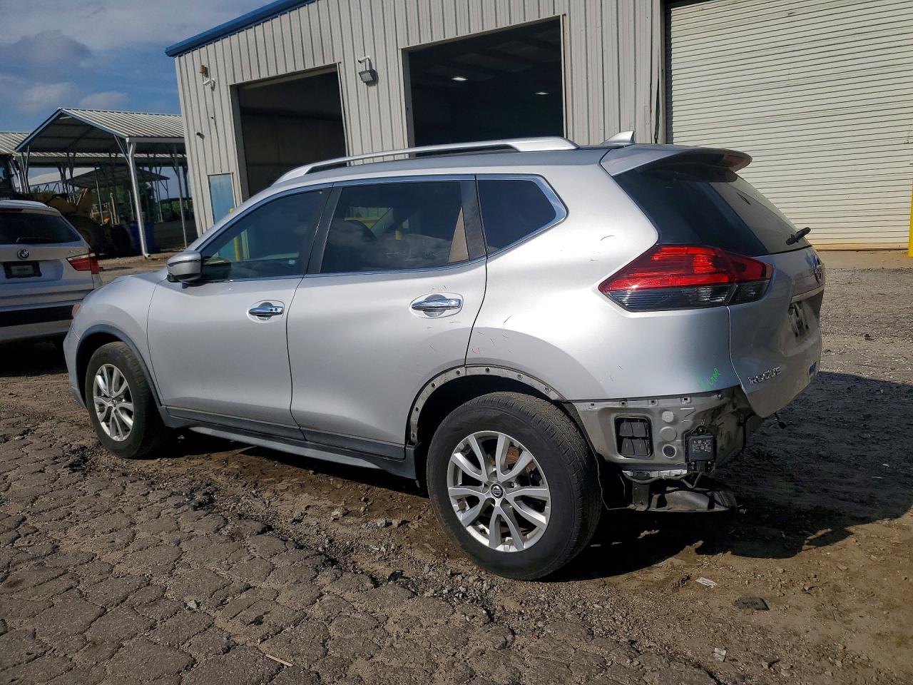 2017 NISSAN ROGUE SV photo 3