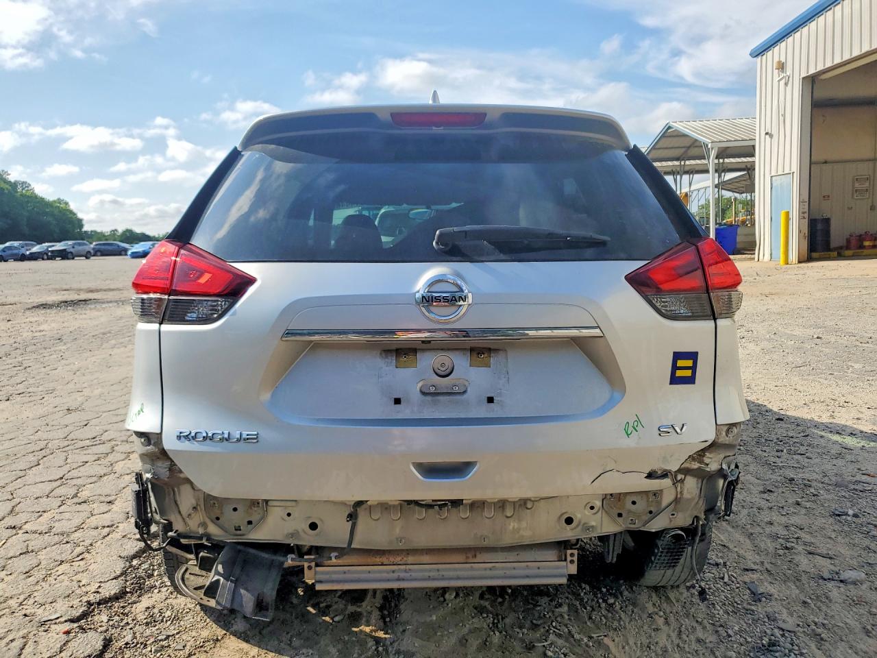 2017 NISSAN ROGUE SV photo 11