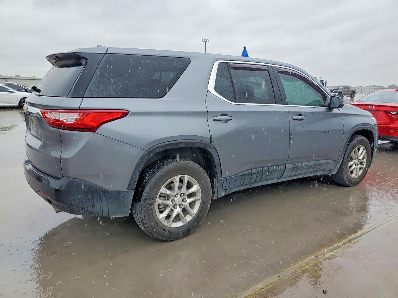 2020 CHEVROLET TRAVERSE LS photo 5