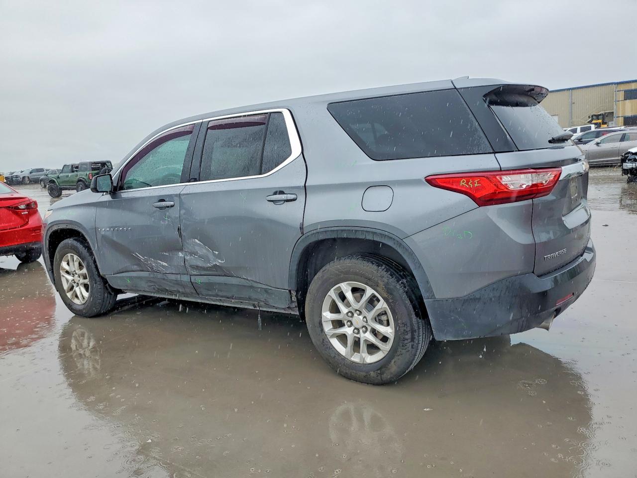2020 CHEVROLET TRAVERSE LS photo 3