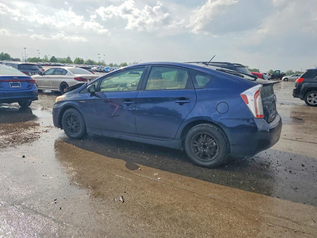 2012 TOYOTA PRIUS TWO photo 4