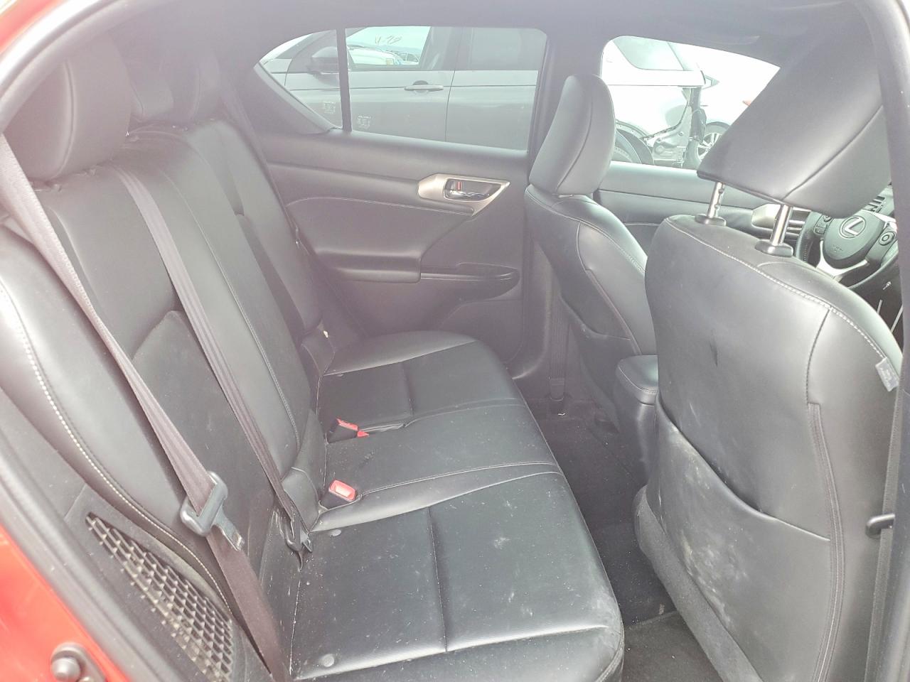 2014 LEXUS CT 200 photo 28