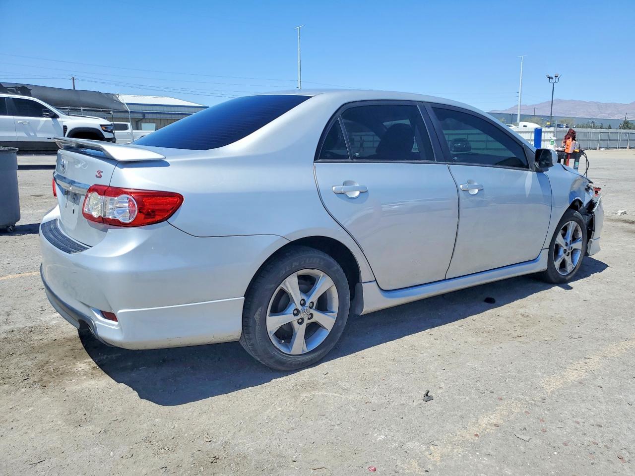 2013 TOYOTA COROLLA S photo 5