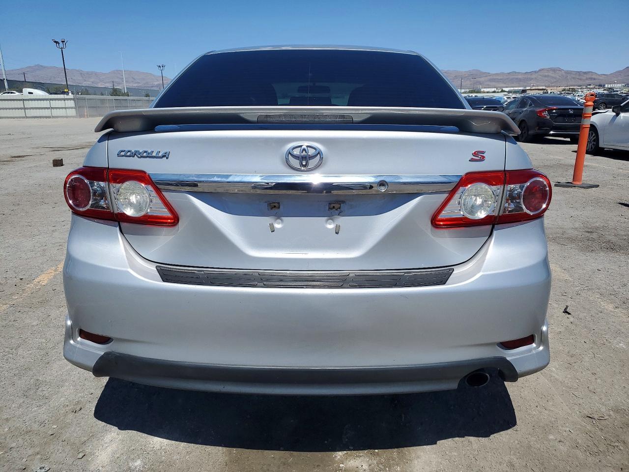2013 TOYOTA COROLLA S photo 11