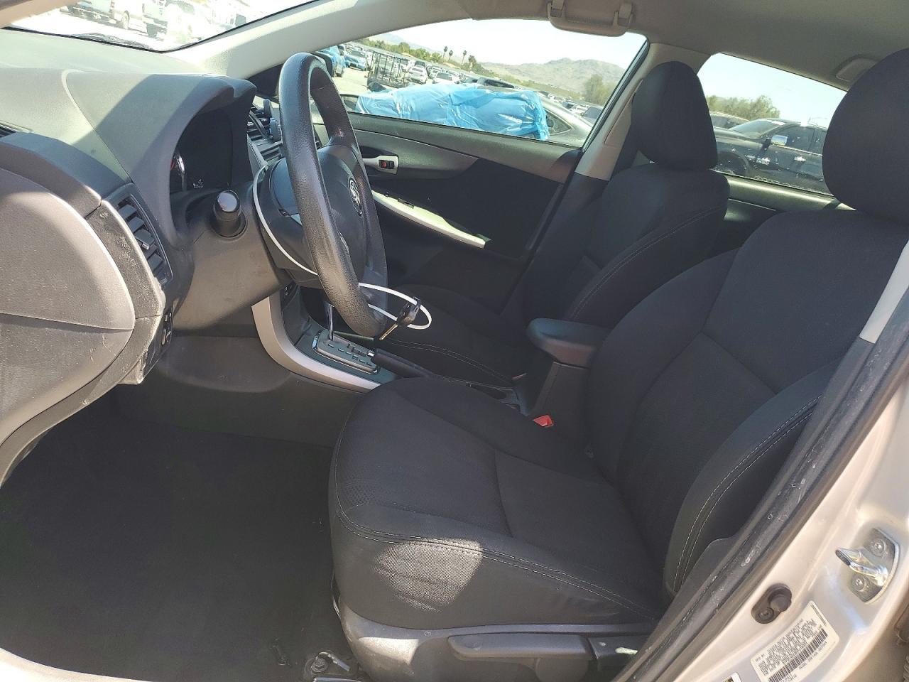 2013 TOYOTA COROLLA S photo 13