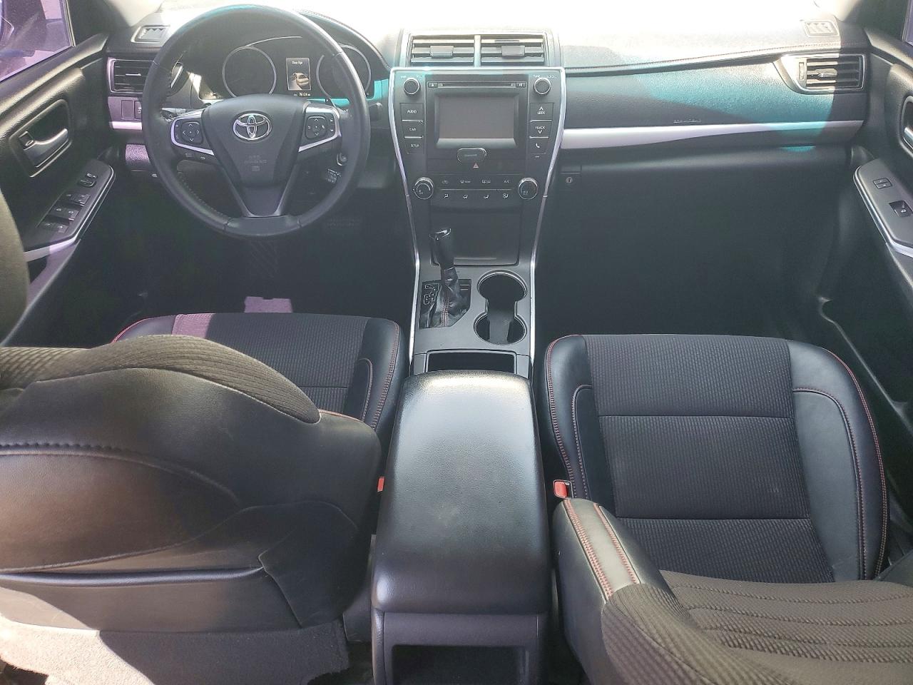 2017 TOYOTA CAMRY SE photo 8