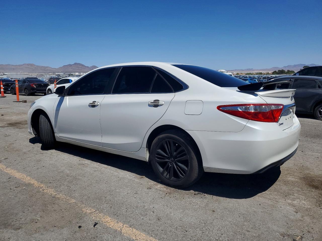 2017 TOYOTA CAMRY SE photo 2