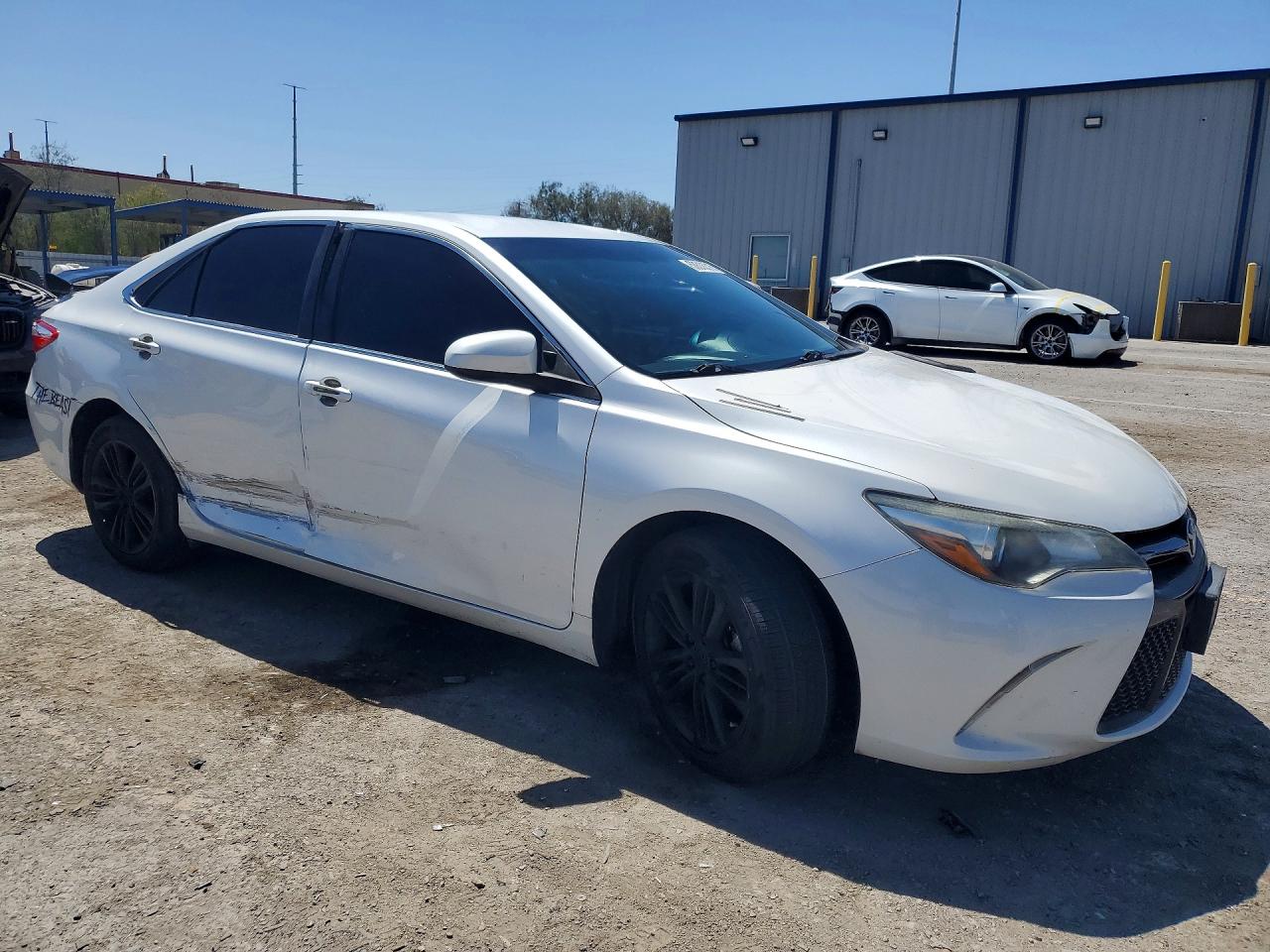 2017 TOYOTA CAMRY SE photo 4