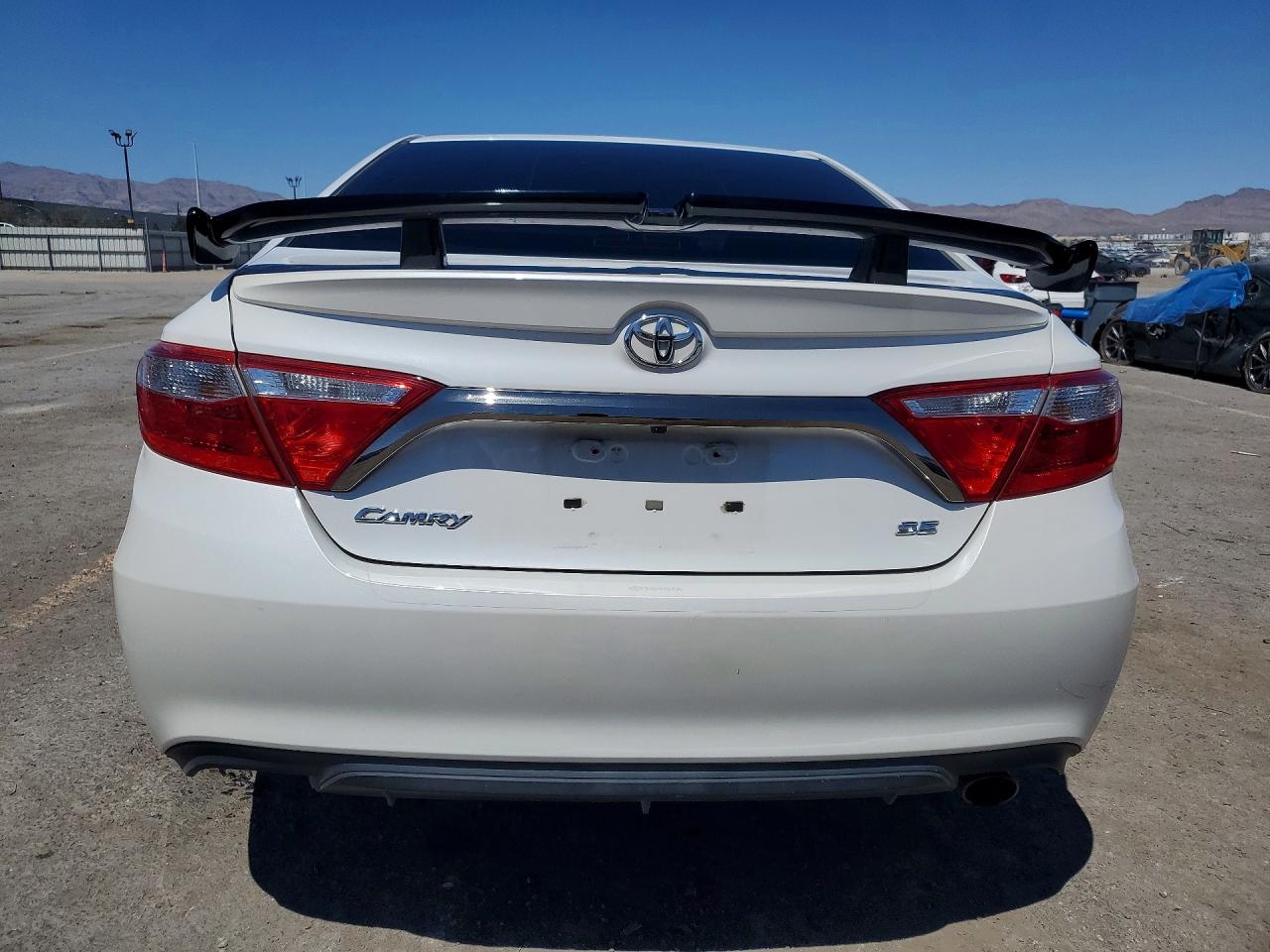 2017 TOYOTA CAMRY SE photo 6