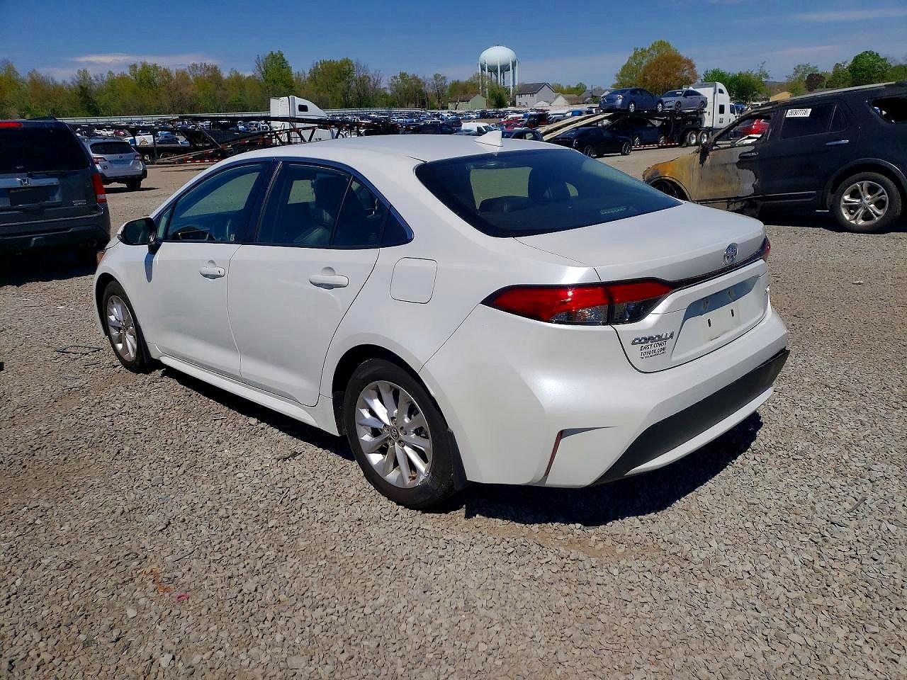 2022 TOYOTA COROLLA XLE photo 3