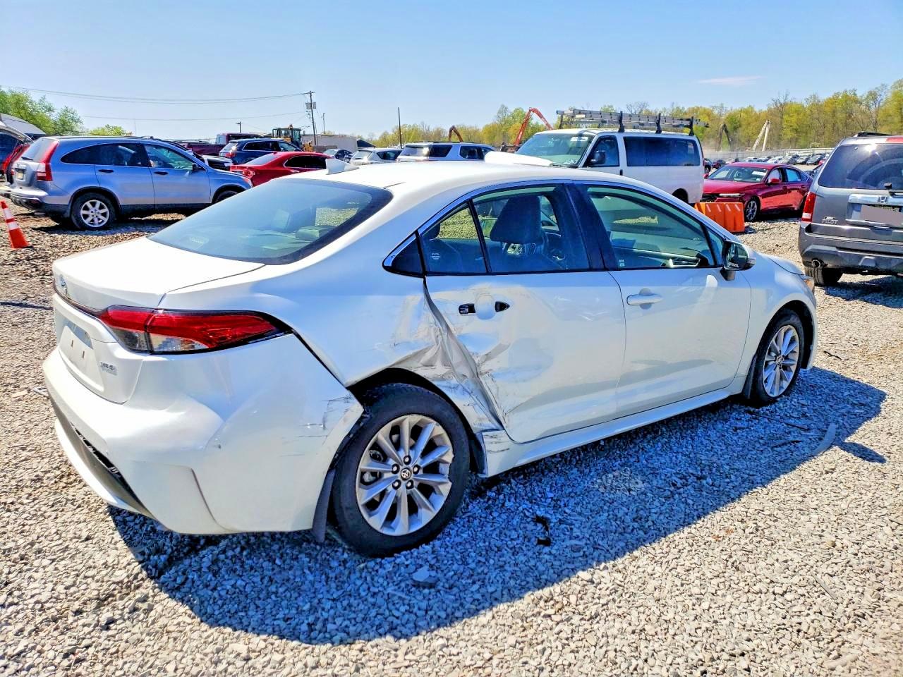 2022 TOYOTA COROLLA XLE photo 5