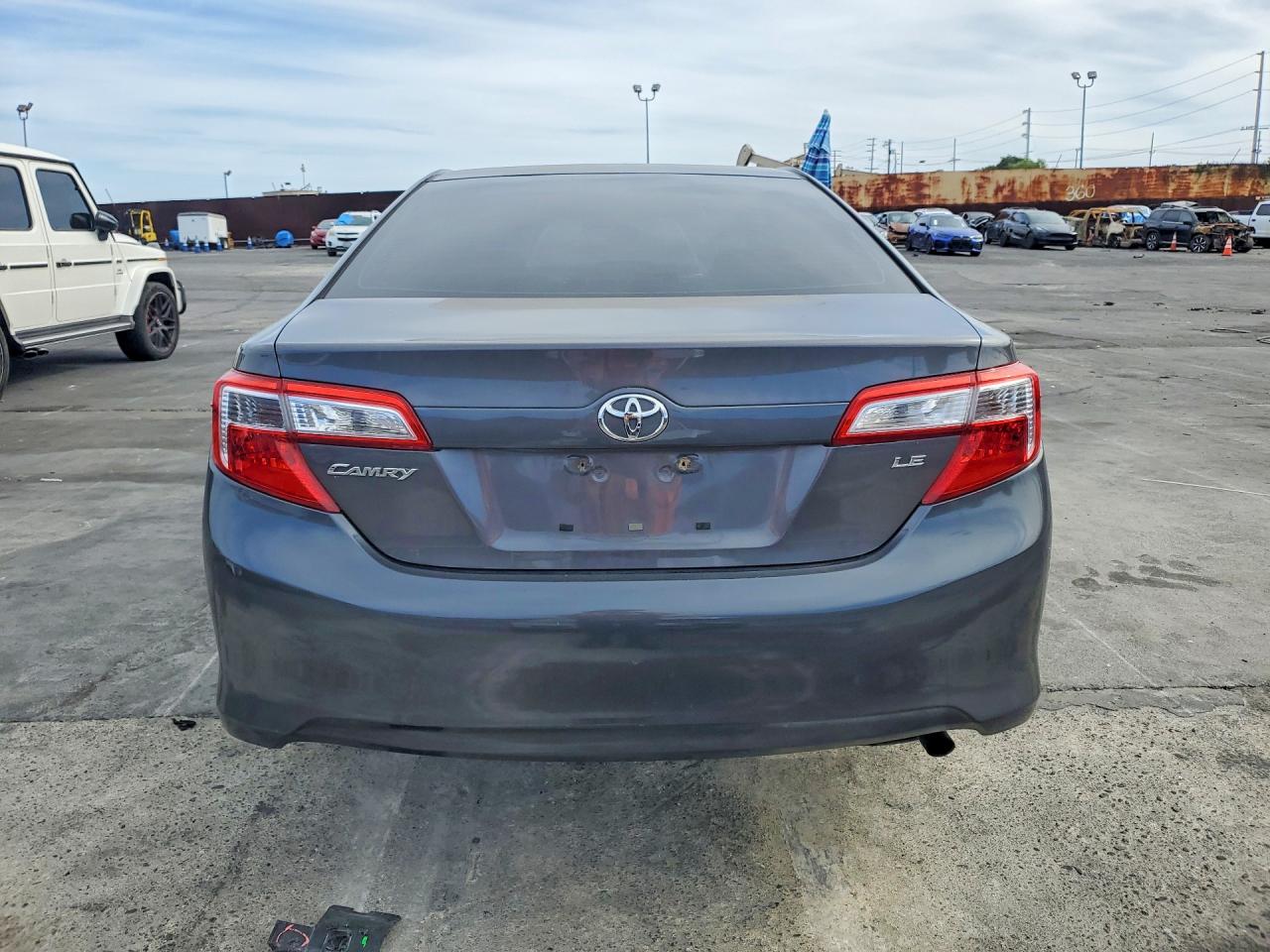 2013 TOYOTA CAMRY LE photo 16