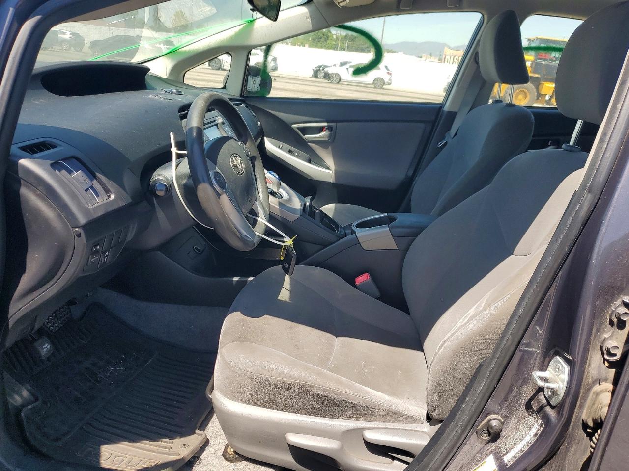2013 TOYOTA PRIUS TWO photo 7