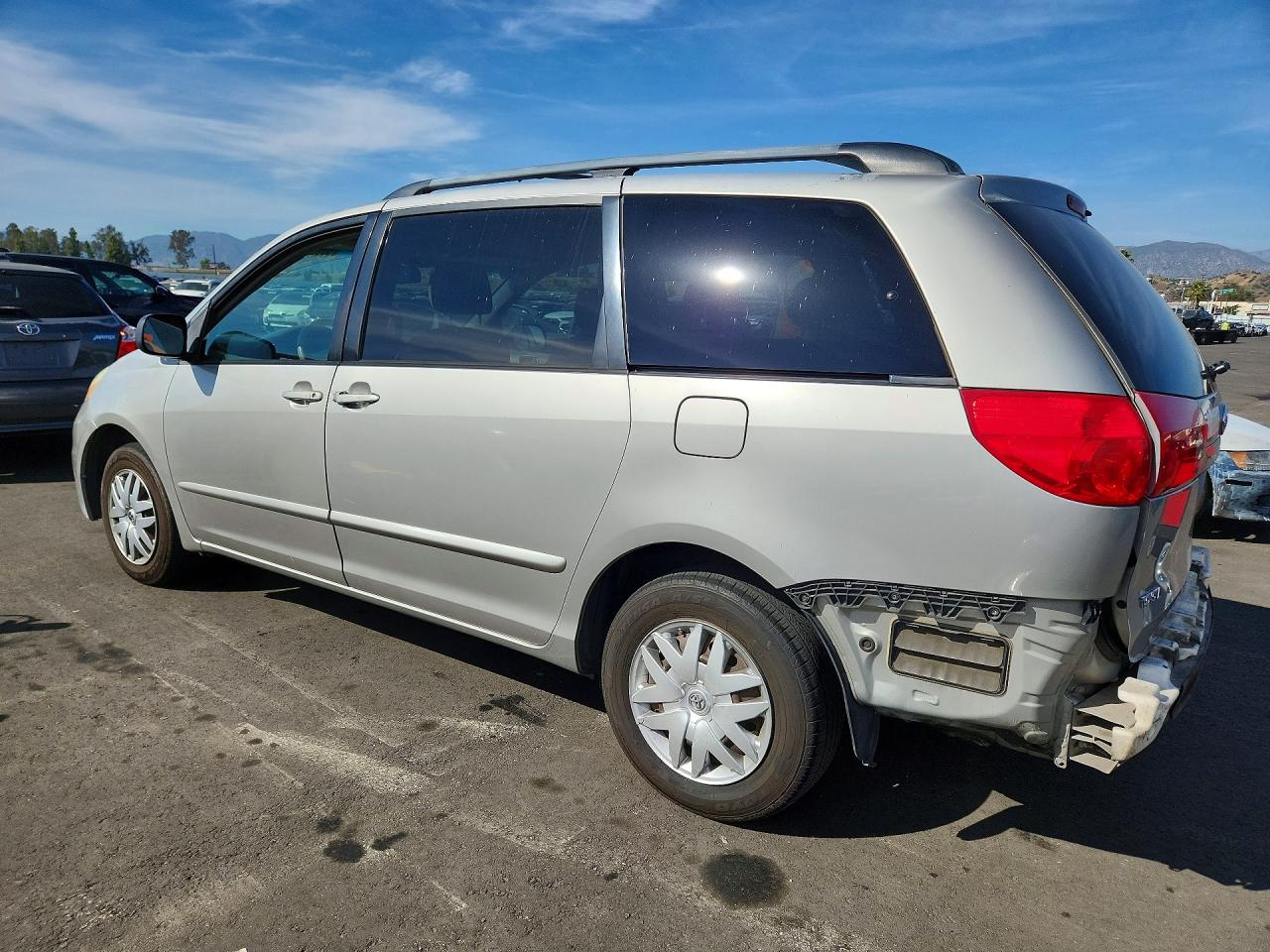2006 TOYOTA SIENNA LE 8 PASSENGER photo 2