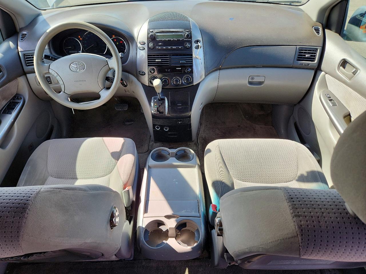 2006 TOYOTA SIENNA LE 8 PASSENGER photo 8