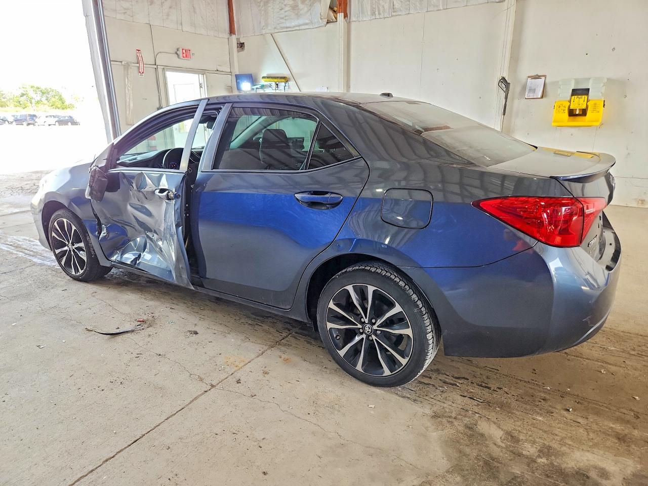 2019 TOYOTA COROLLA XSE photo 4