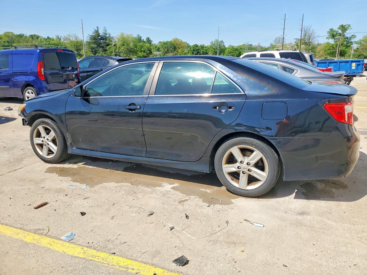 2012 TOYOTA CAMRY SE photo 3