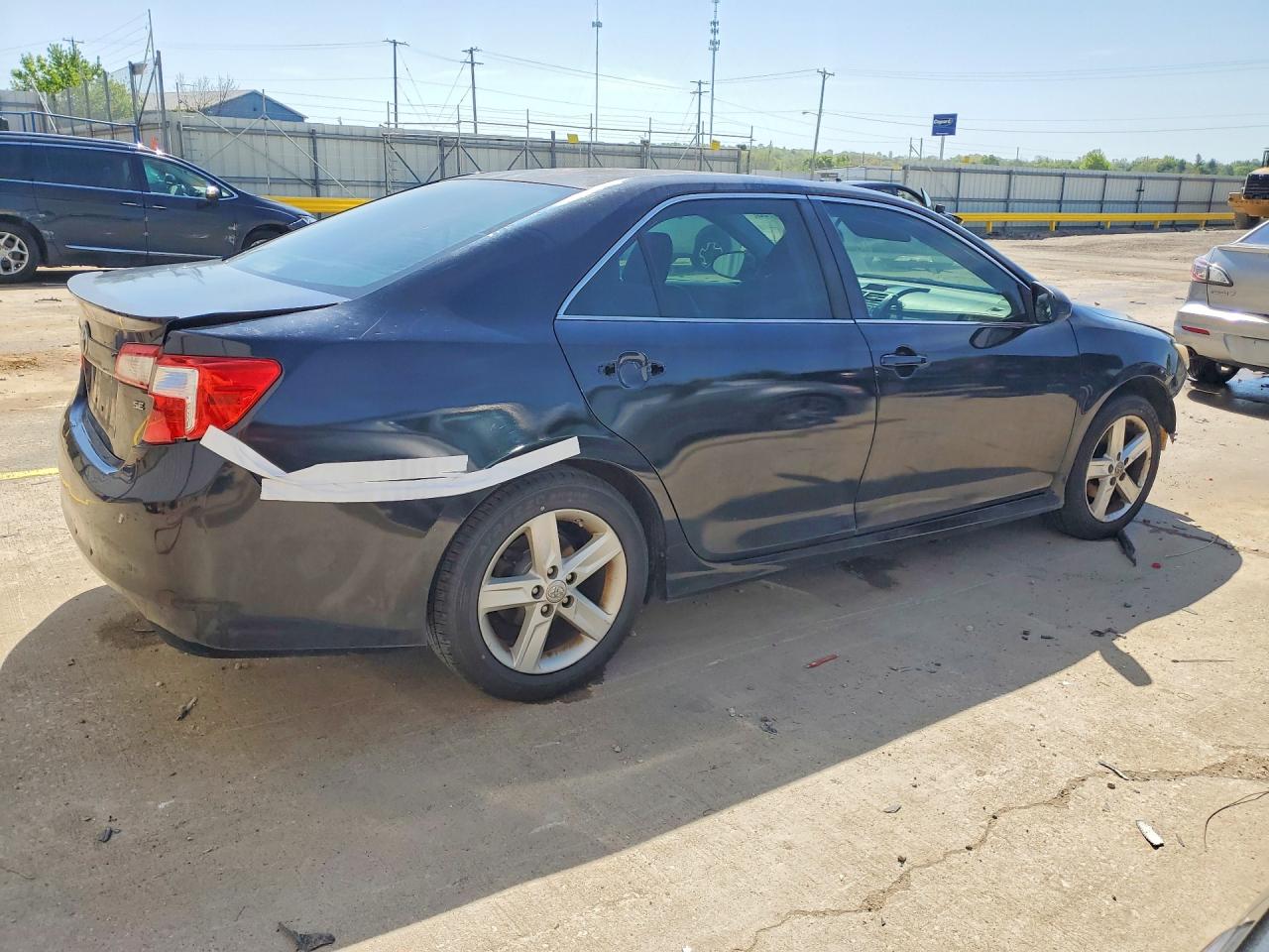 2012 TOYOTA CAMRY SE photo 5