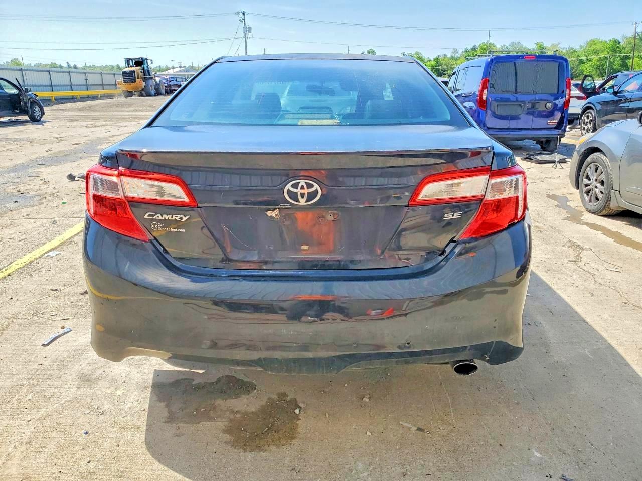 2012 TOYOTA CAMRY SE photo 11