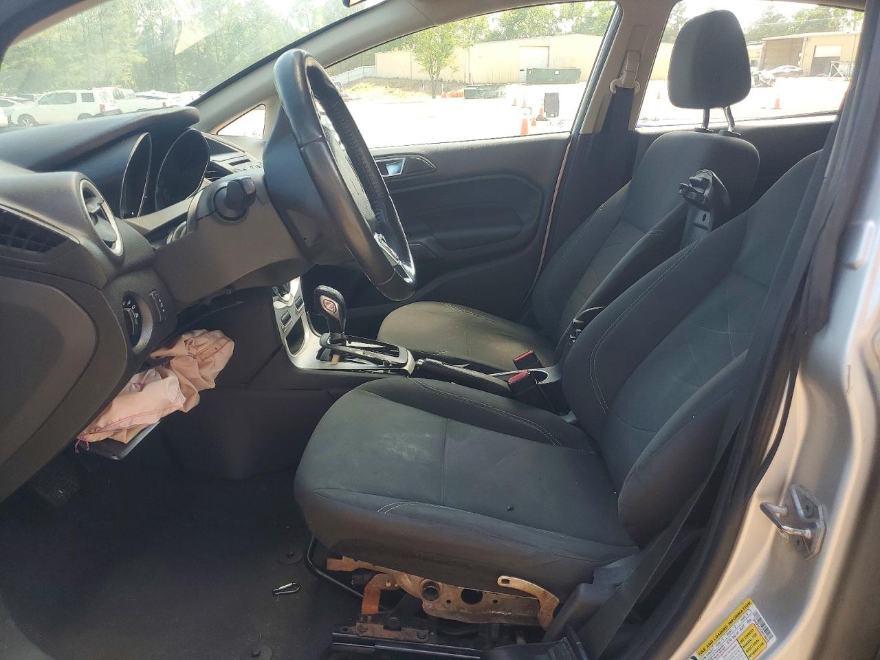 2016 FORD FIESTA SE photo 19