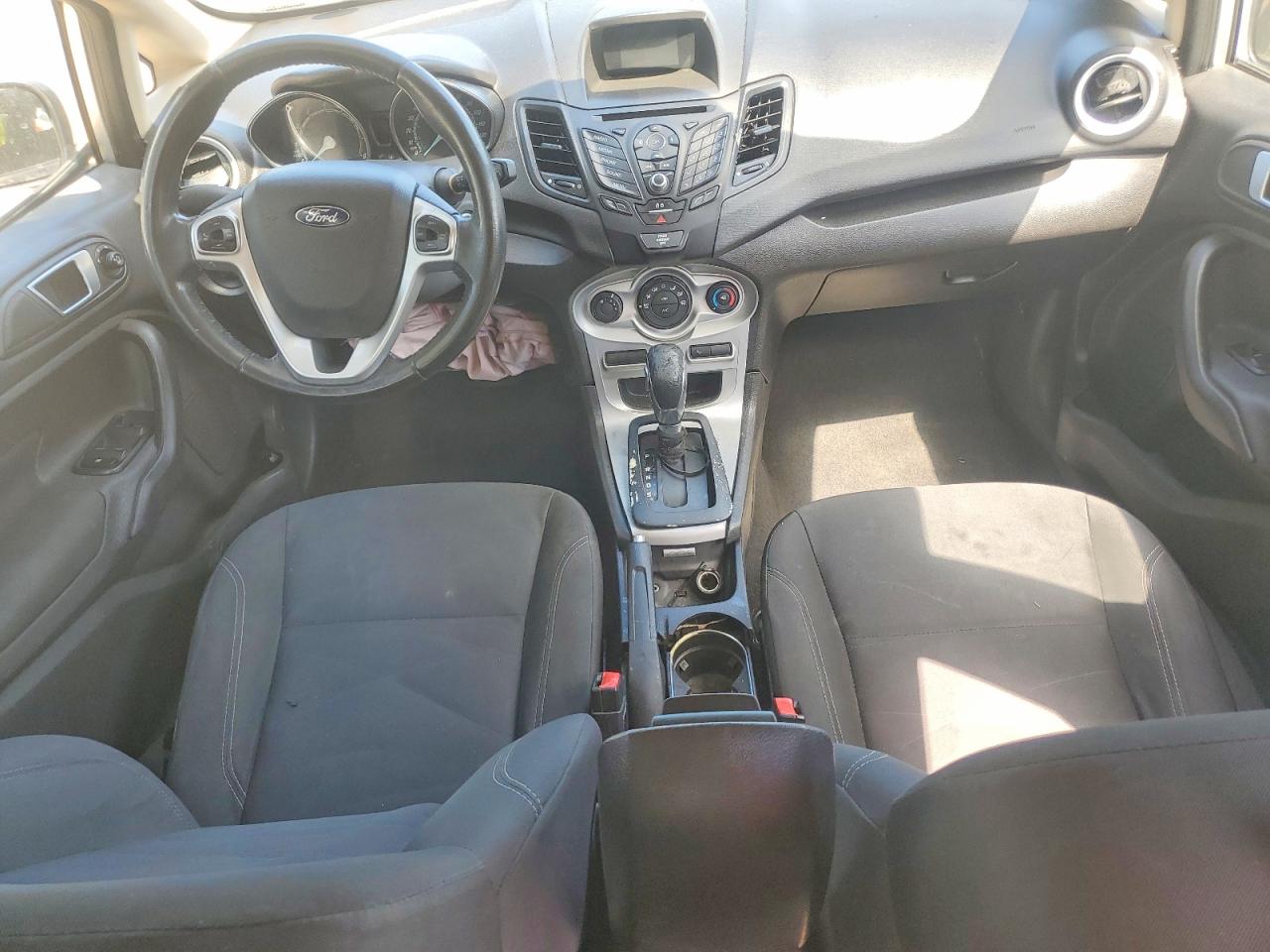 2016 FORD FIESTA SE photo 22