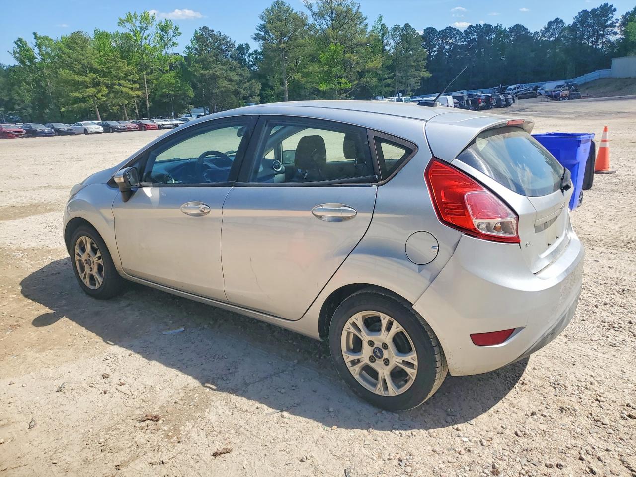 2016 FORD FIESTA SE photo 4