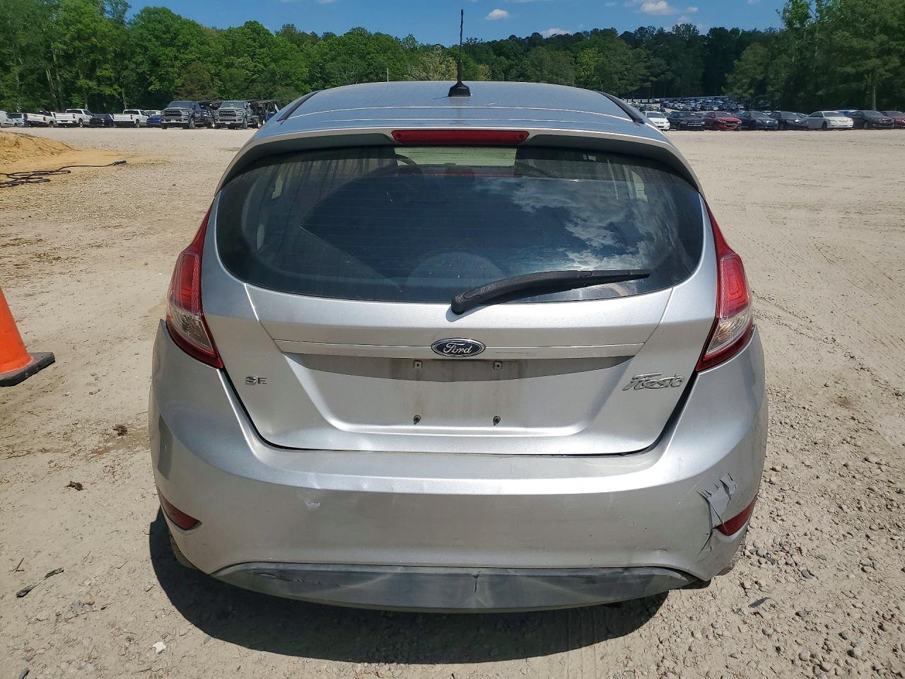 2016 FORD FIESTA SE photo 16