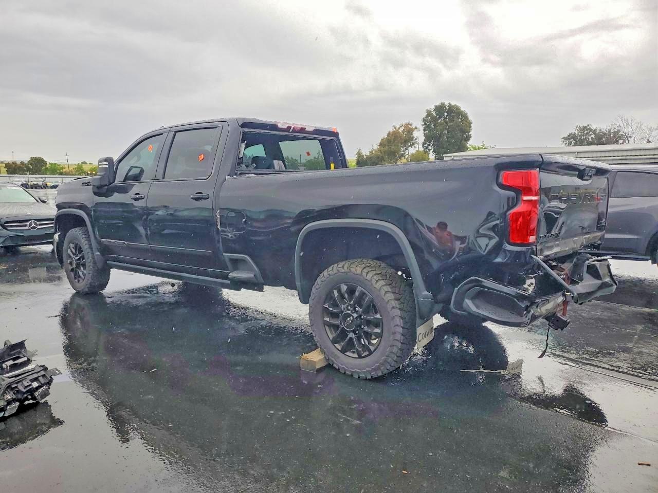 2025 CHEVROLET SILVERADO K2500 HIGH COUNTRY photo 2