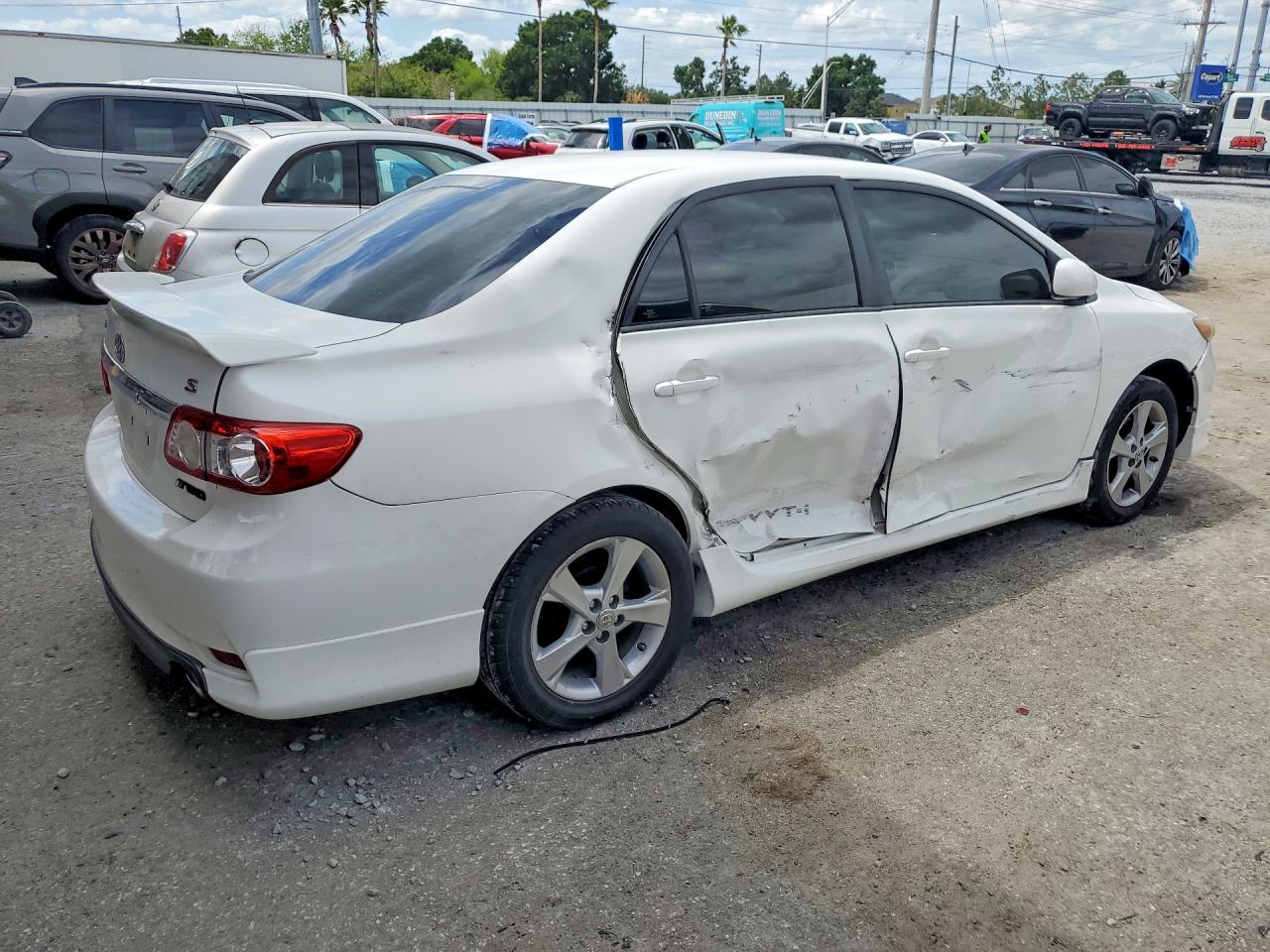 2013 TOYOTA COROLLA L photo 5