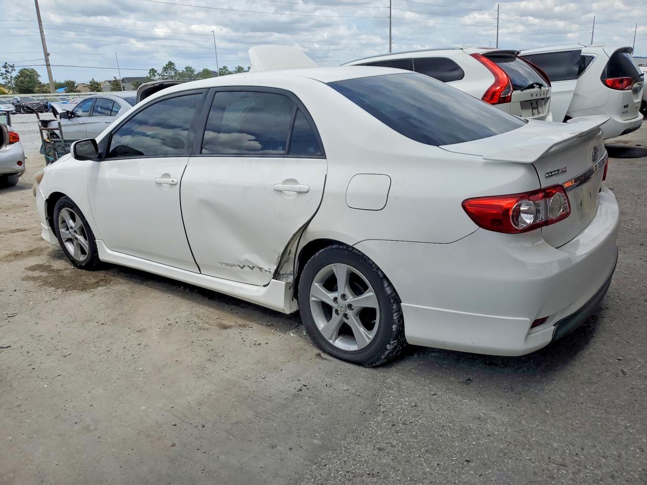 2013 TOYOTA COROLLA L photo 3