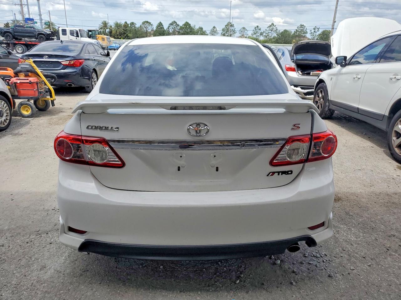 2013 TOYOTA COROLLA L photo 11