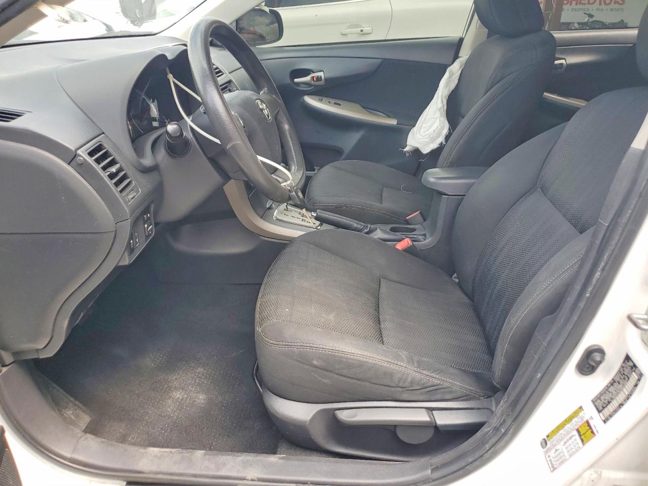 2013 TOYOTA COROLLA L photo 13