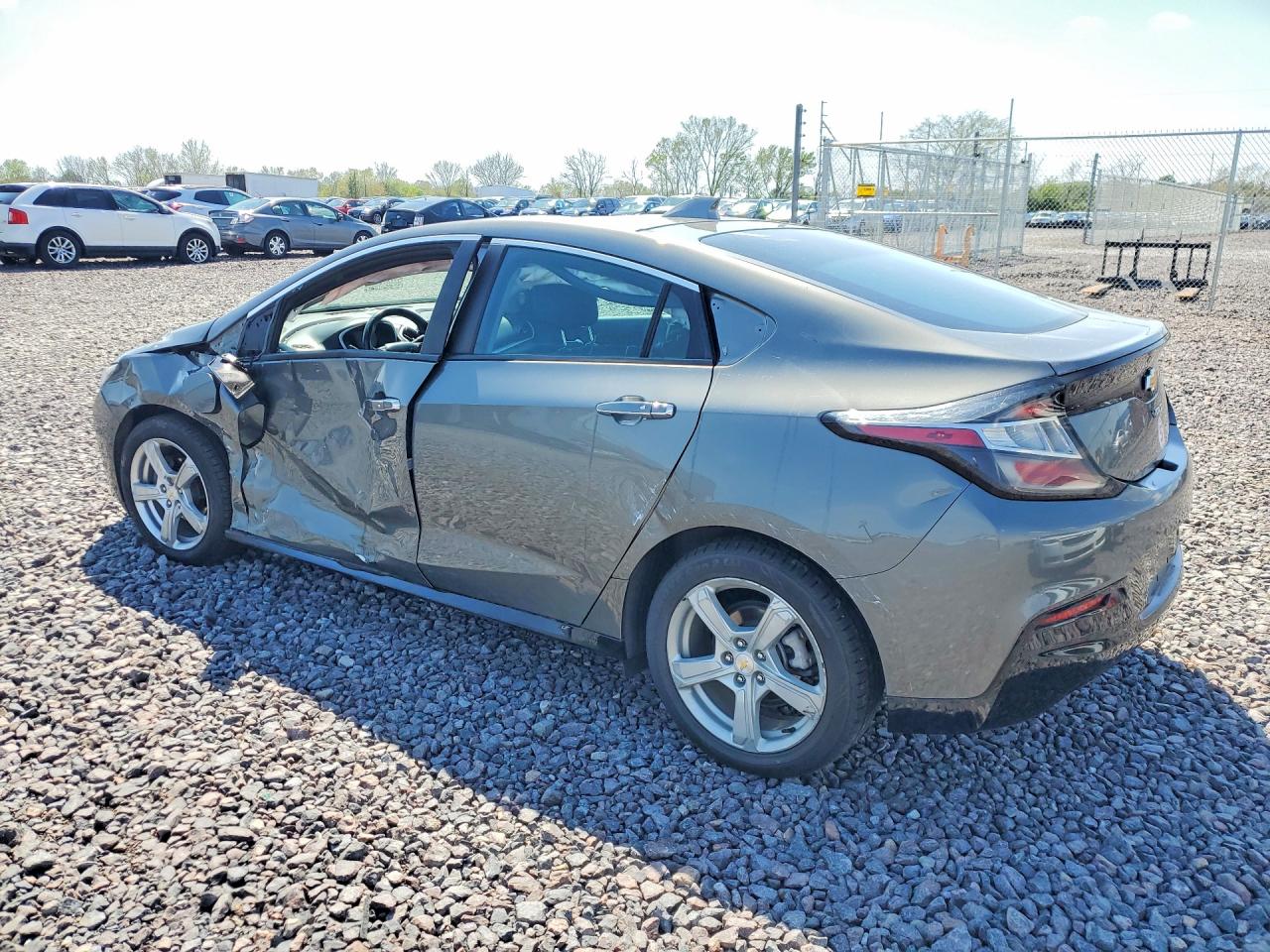 2017 CHEVROLET VOLT LT photo 3