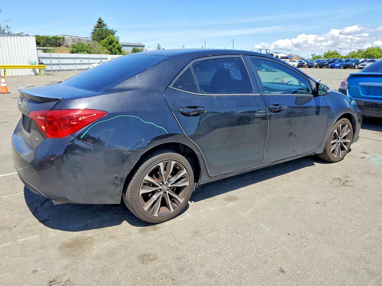 2018 TOYOTA COROLLA SE photo 3