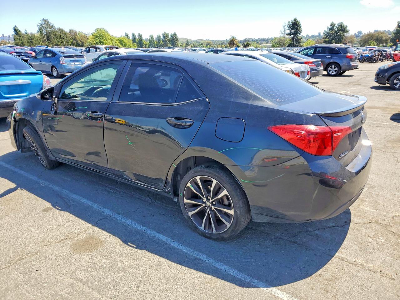 2018 TOYOTA COROLLA SE photo 2