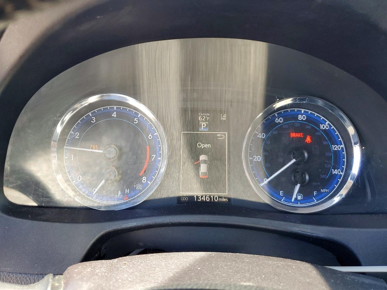 2018 TOYOTA COROLLA SE photo 9