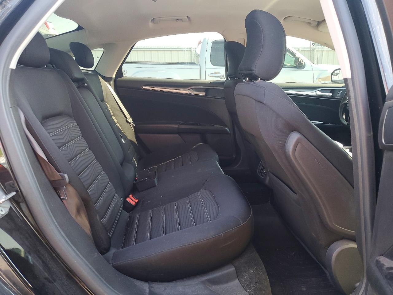 2016 FORD FUSION SE photo 28