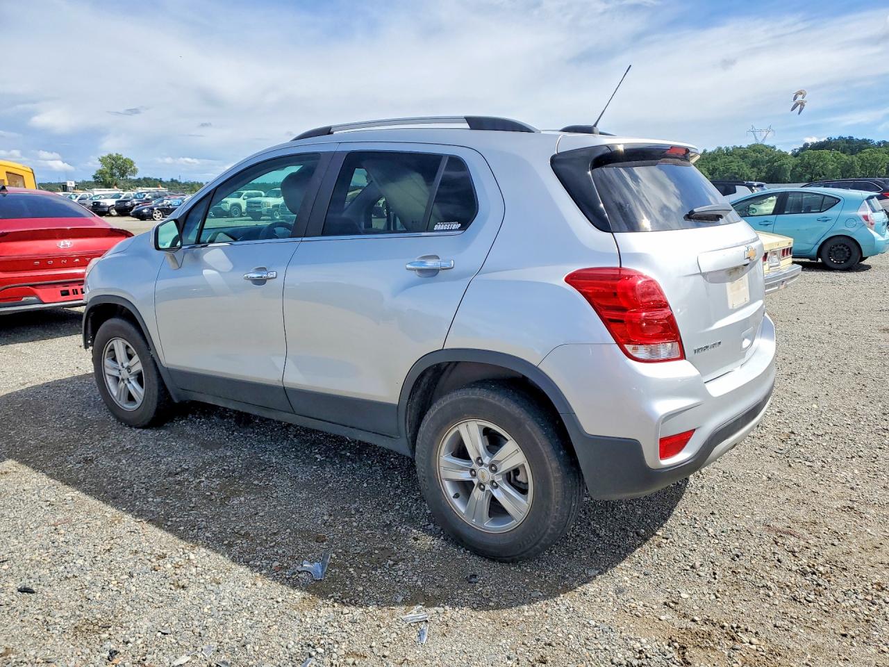 2018 CHEVROLET TRAX 1LT photo 2