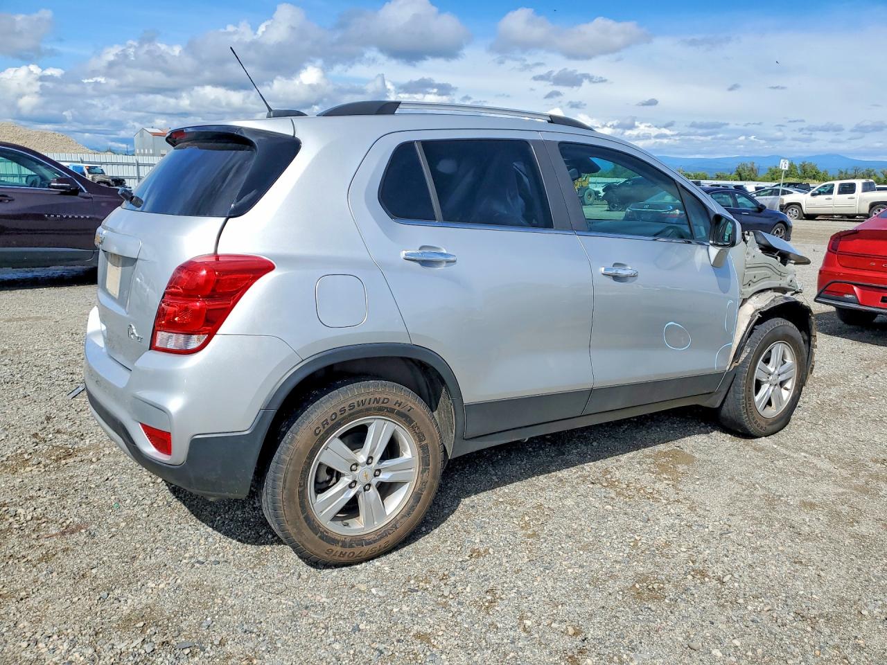2018 CHEVROLET TRAX 1LT photo 3