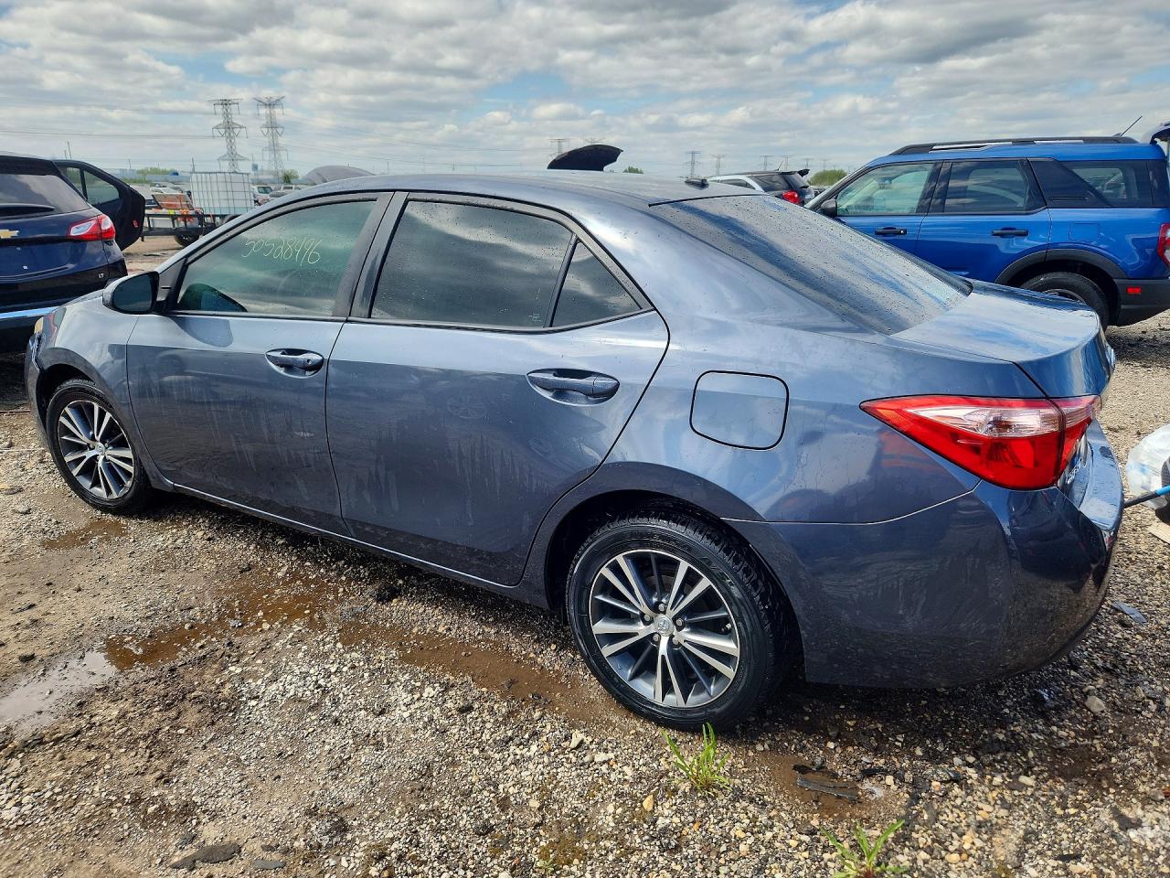 2018 TOYOTA COROLLA LE photo 3