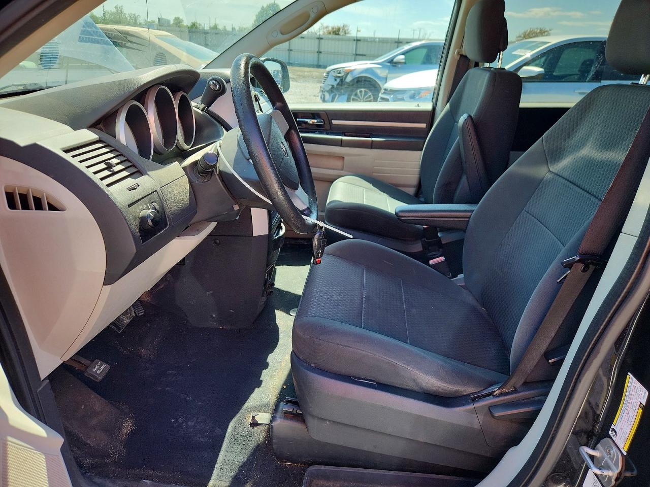 2010 DODGE GRAND CARAVAN SE photo 13