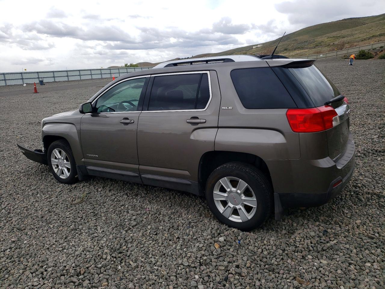 2011 GMC TERRAIN SLE photo 3