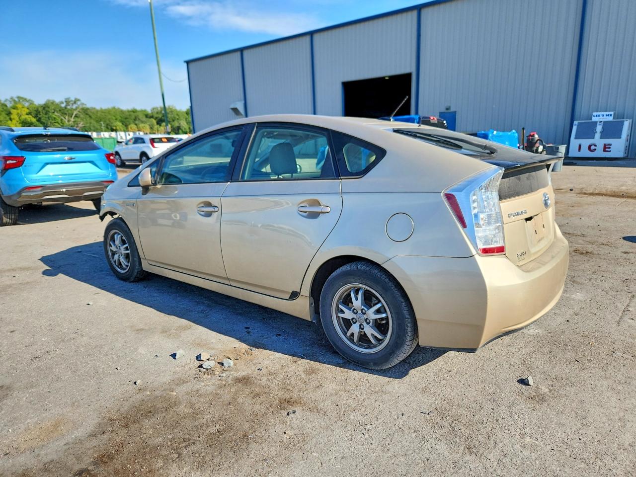 2011 TOYOTA PRIUS THREE photo 4