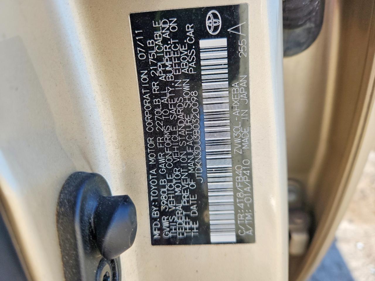 2011 TOYOTA PRIUS THREE photo 37