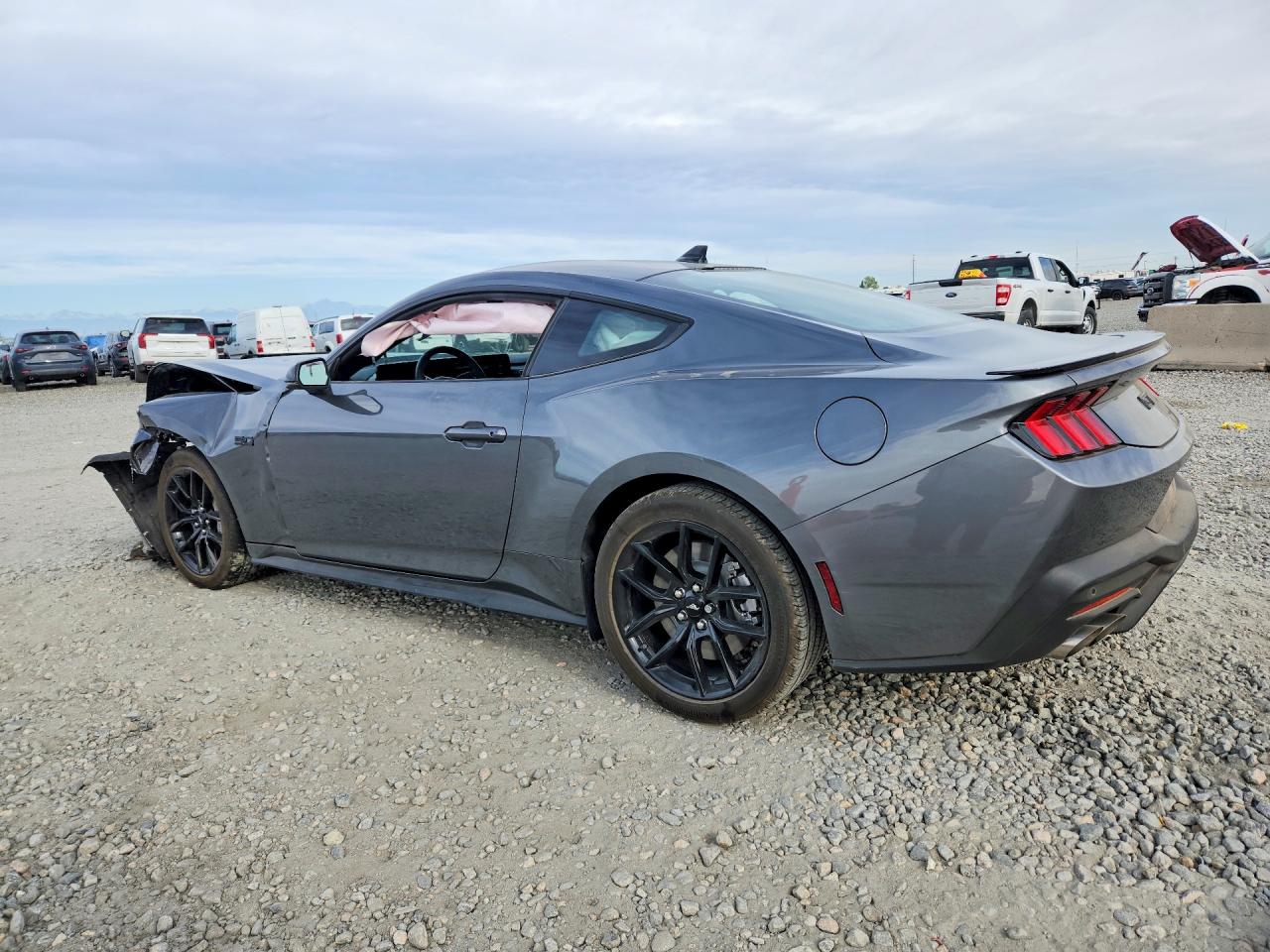 2025 FORD MUSTANG GT photo 3