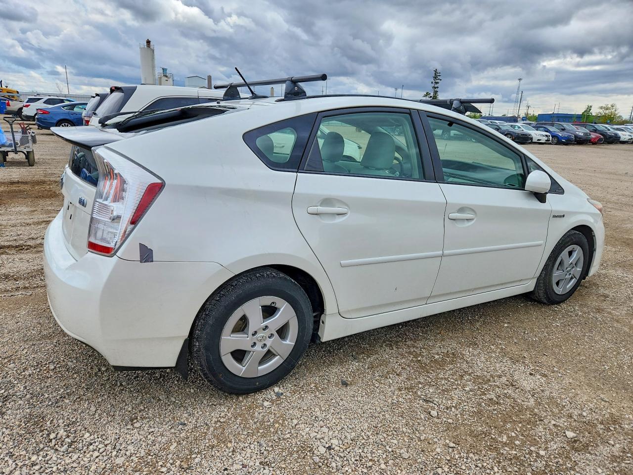 2011 TOYOTA PRIUS TWO photo 7