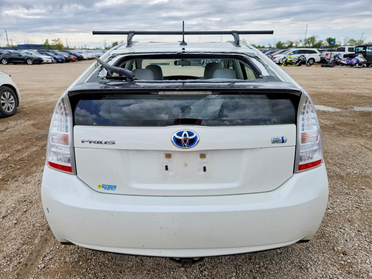 2011 TOYOTA PRIUS TWO photo 16