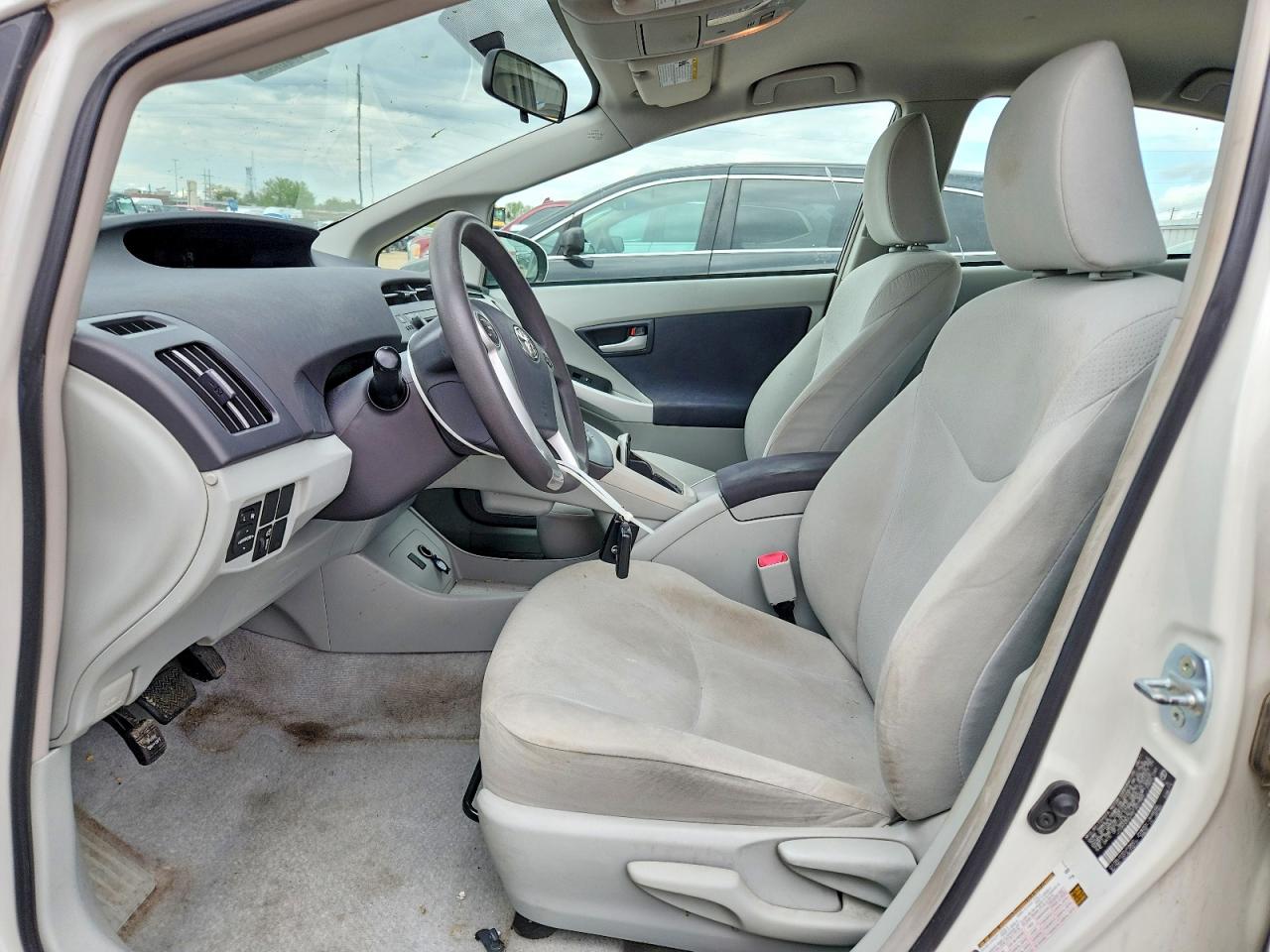 2011 TOYOTA PRIUS TWO photo 19